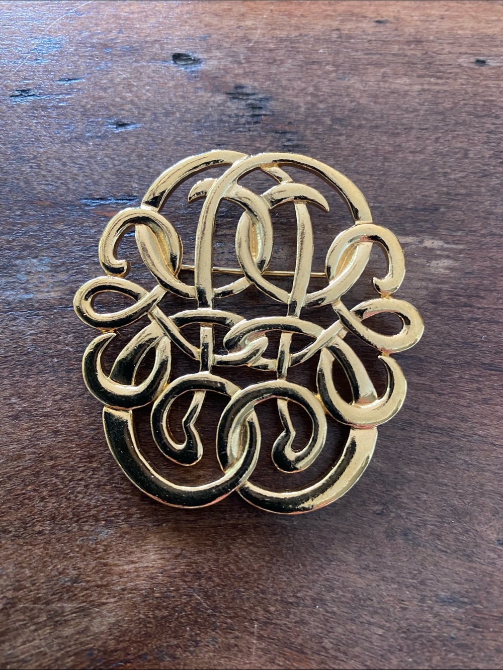 Gold-Tone Decorative Women's Brooch - Elegant Filigree Design